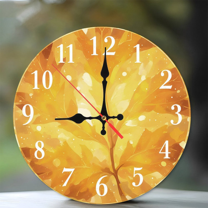 Horloge avec feuilles d'automne jaunes