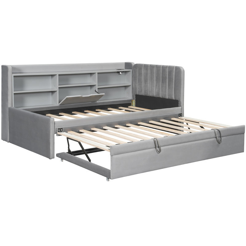 Lit de jour simple en tissu d'ameublement gris avec lit gigogne, rangement rabattable, ports multifonctionnels pour les chambres d'amis, espace peu encombrant avec tablettes ouvertes, station de recharge et décor de rangement