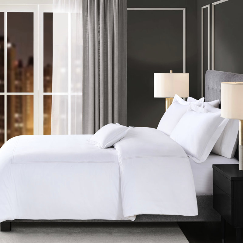 Édredon en coton double / grand 500tc, bordure brodée élégante, duvet synthétique, couette amovible avec fermeture à glissière et attaches intérieures.