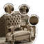 Fauteuil d'appoint vintage orné en bois massif sculpté, fauteuil ancien champagne à dossier haut avec capitonnage à boutons et garniture cloutée