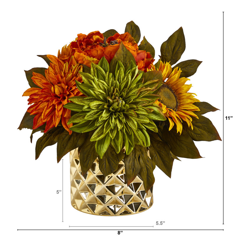 Arrangement floral mélangé dans un vase