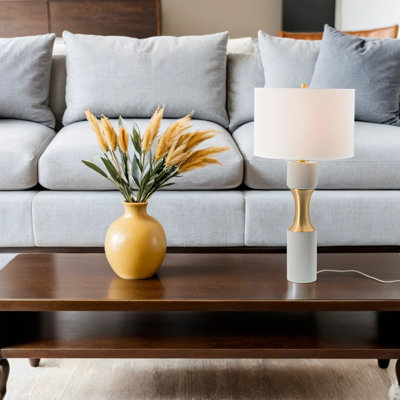 Lampe de table en ciment et laiton - Lampe industrielle moderne de 30 po avec abat-jour tambour blanc, éclairage de chevet ou de bureau contemporain pour le salon, la chambre à coucher, le bureau (assemblage requis)