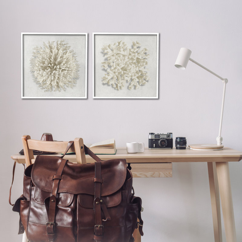 Ensemble de 2 giclées encadrées distinctes en corail naturel, design par Caroline Kelly, H 17 po x l 17 po