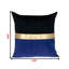 Ce coussin en velours présente un motif de blocs de couleur-115189016-115189013