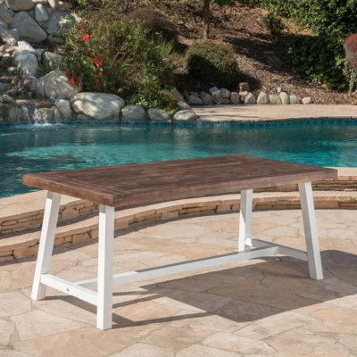 Table de salle à manger d'extérieur en bois d'acacia à finition sablée avec structure en métal rustique