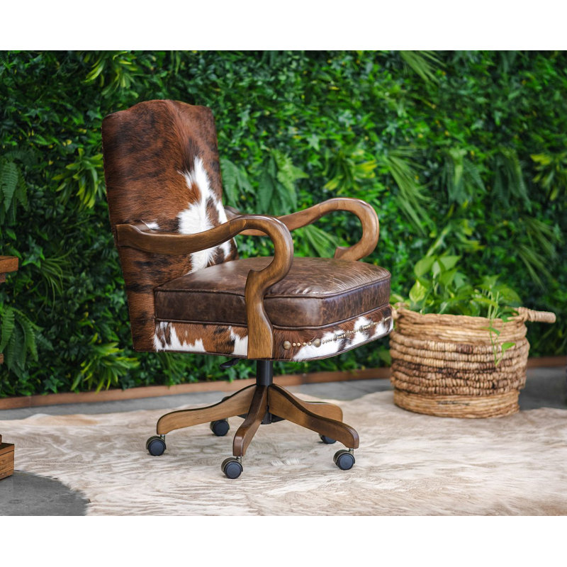Chaise de bureau en cuir avec détails en peau de vache