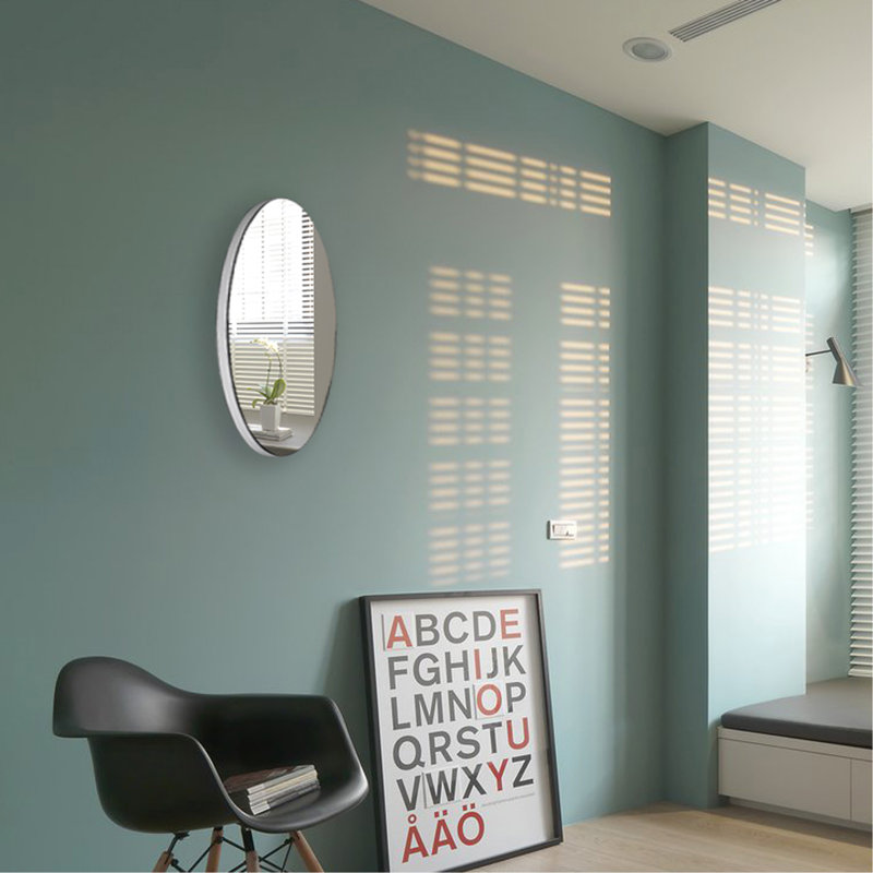 Miroir mural élégant pour diverses pièces, rehaussant l'esthétique de l'espace