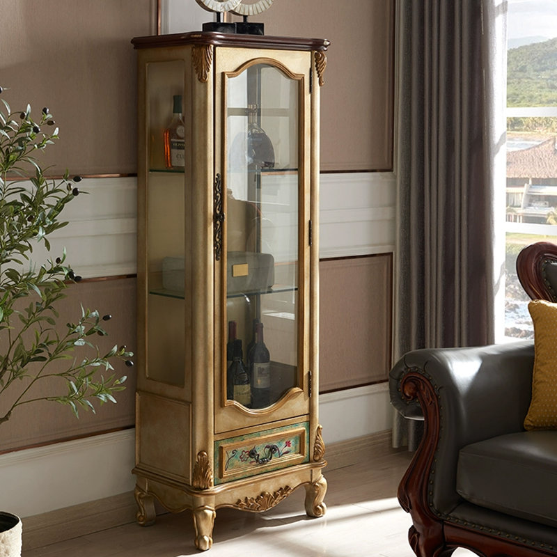 Or massif + bois manufacturé + vitrines, Doré