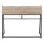 Bureau d'ordinateur de 122 cm (48 po) de long pour bureau à domicile, stratifié brun et métal noir, tablette de rangement incluse, design moderne, accessible.