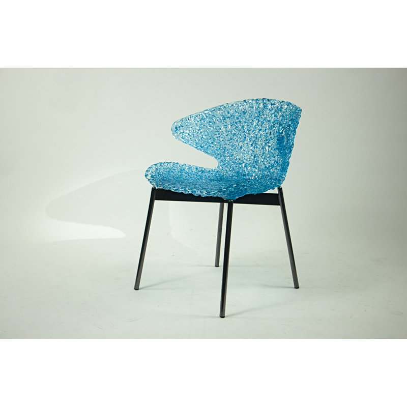 Swan Chair – Iconic Design With Elegant Light Reflection