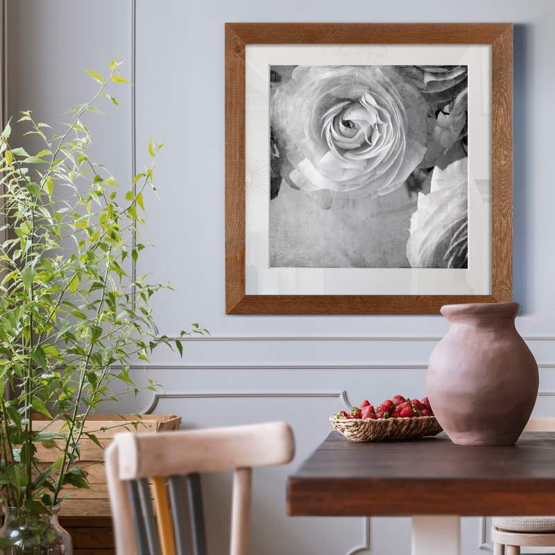 Renoncule foncé IV - cadre photo, H 27,5 po x l 27,5 po x P 1,5 po, Blanc, Papier avec cadre érable