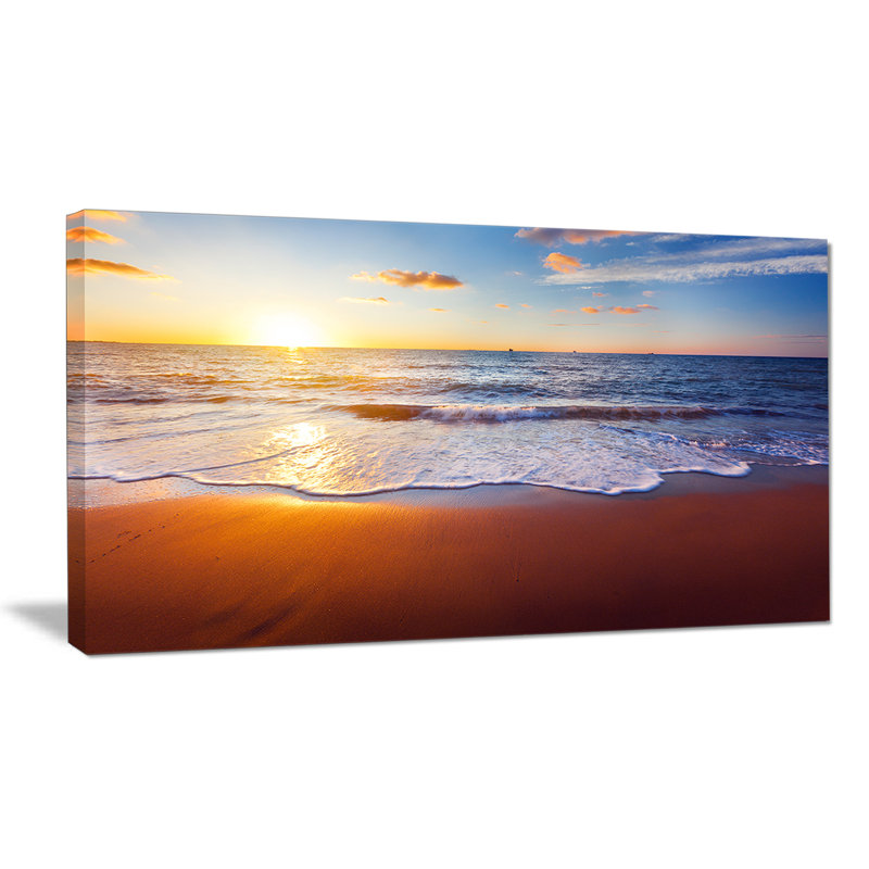 «Stunning Blue Waves and Brown Sand», reproduction de photo sur toile tendue, H 28 x l 60 po x P 1 po