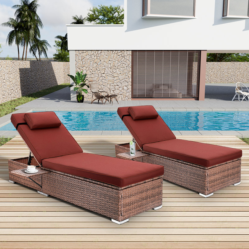 Chaise longue d'extérieur en osier inclinable avec table d'appoint et coussins, Rouge