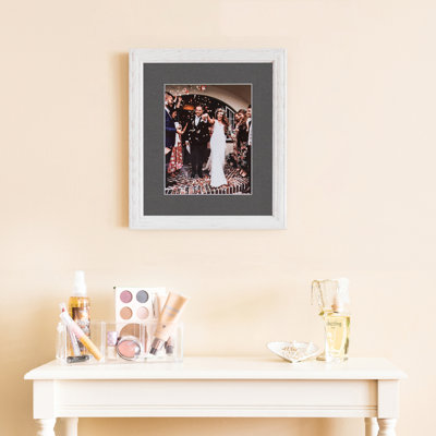 Cadre photo Arttoframes 10 po x 20 po blanc cassé délavé sur bois de frêne avec passe-partout simple de 2 po disponible en plus de 60 couleurs, pour des photos de 10 po x 20 po avec le tapis ou des photos de 14 po x 24 po sans le tapis