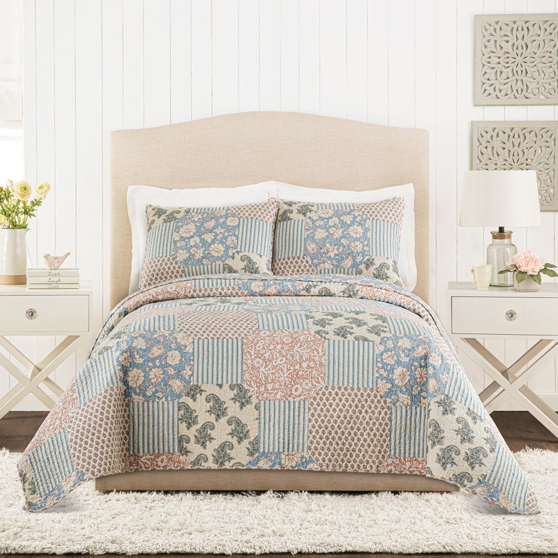 Provencal Rose 3-Piece Patchwork Floral Cotton Quilt Set, Full/Queen Quilt + 2 Standard Shams