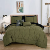 Ensemble d'édredon 9 pièces en microfibre brossée dans un lit de couleur verte dans un sac