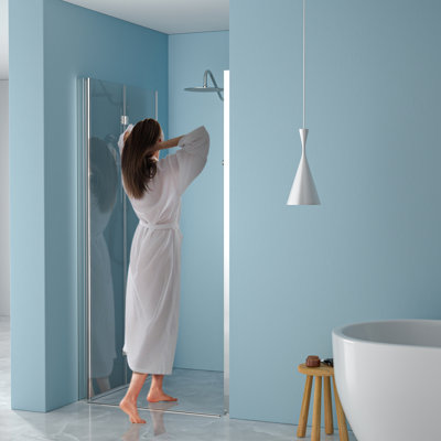 Porte de douche pliante en verre trempé l 34 po x H 72 po, finition eau idéale pour redécorer la salle de bain Options d'installation flexibles Maximiser l'utilité