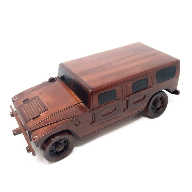 Maquette de véhicule militaire en bois Claudelle