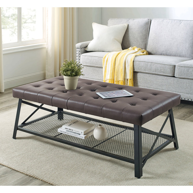Table basse capitonnée en similicuir