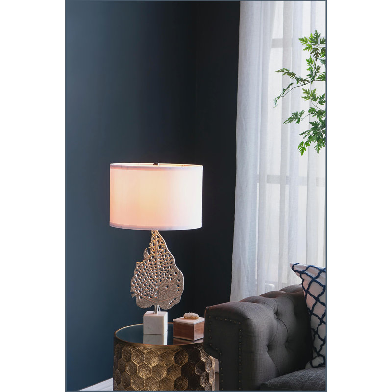 Lampe de table D15x29,3 "à feuilles blanches et argent avec abat-jour tambour et base en marbre (assemblage de l'abat-jour requis)