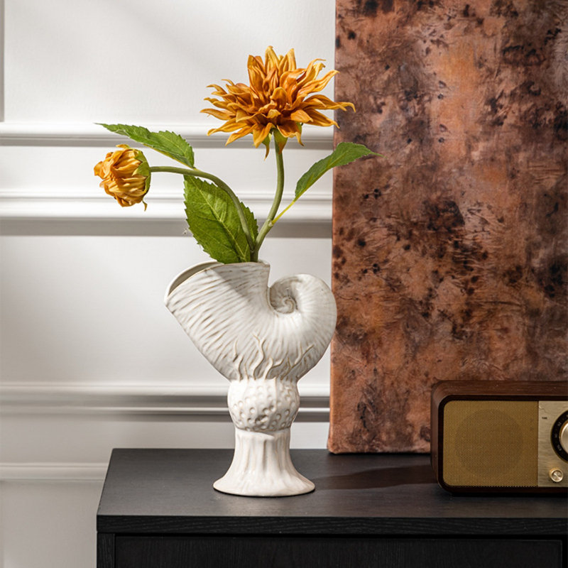 Vase décoratif en céramique blanche, joli petit vase à fleurs blanches pour la décoration intérieure, vases décoratifs en céramique de style bohème d'inspiration nordique moderne