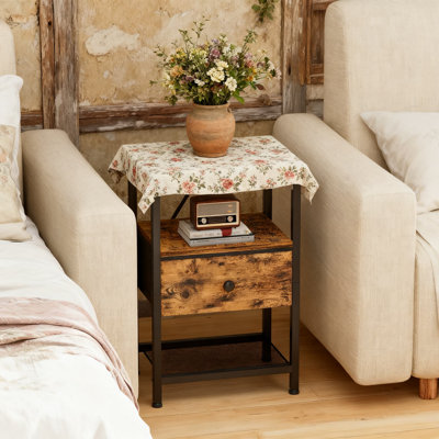 Table de chevet avec station de charge, table de bout avec ports et prises USB, petite table de chevet avec tiroir de rangement en tissu et tablette réglable pour la chambre à coucher et le salon
