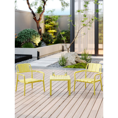 Intérieur et extérieur 2 chaises simples et table basse en polypropylène, couleur jaune vif, / -, profil bas, support robuste en jaune, polypropylène, pour l'extérieur intérieur, l'usure, toutes saisons
