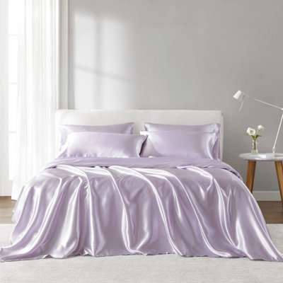 Literie de luxe en satin simple - Froissé - Tranquillité. Convient à un matelas de 16 po ou moins. Comprend 1 drap plat, 1 drap-housse et 4 taies d'oreiller. Soyeux et apaisant pour la peau.. Qualité des draps. Matelas. Comprend