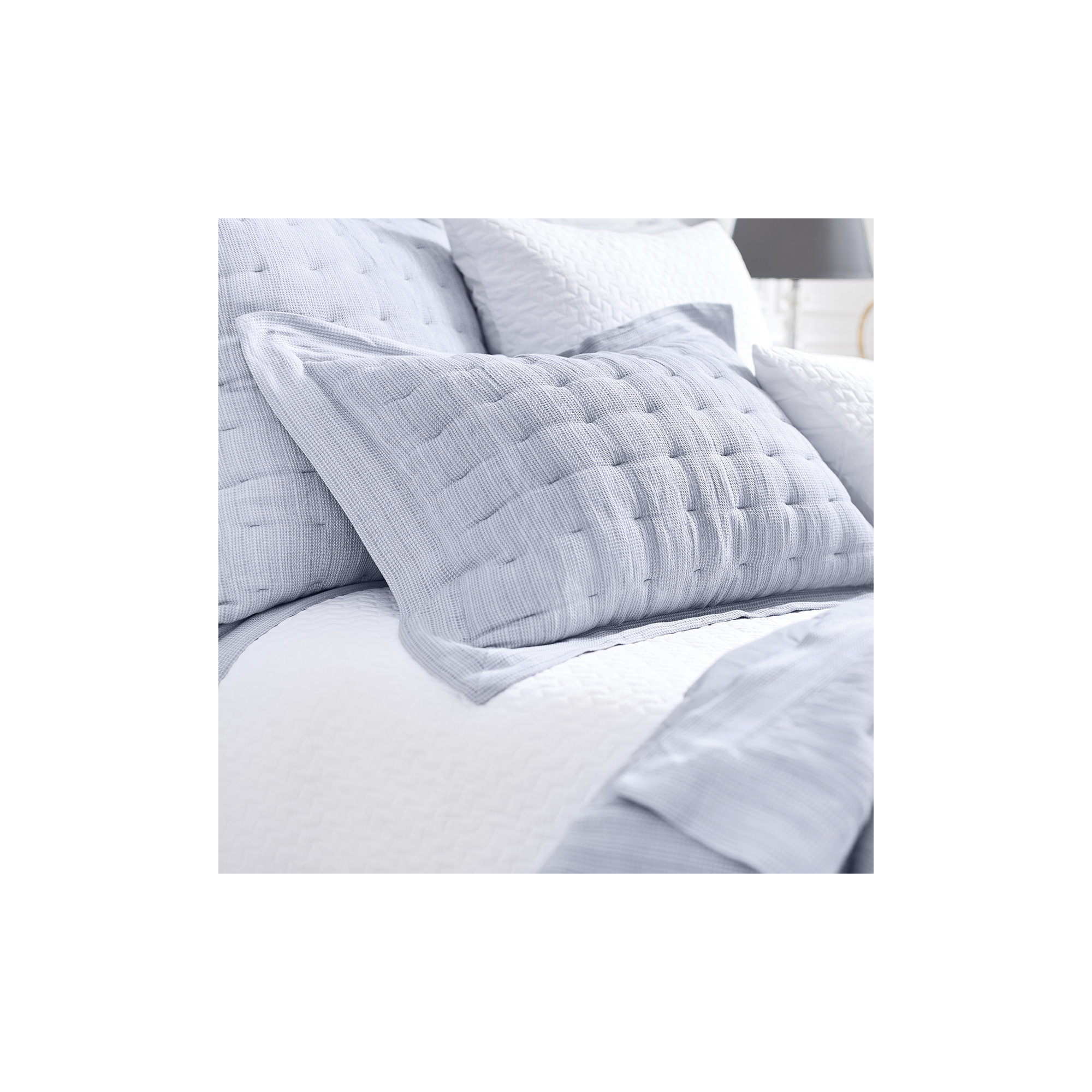 Natasha Fog Standard Cotton Modern & Contemporary Quilt, Queen Quilt