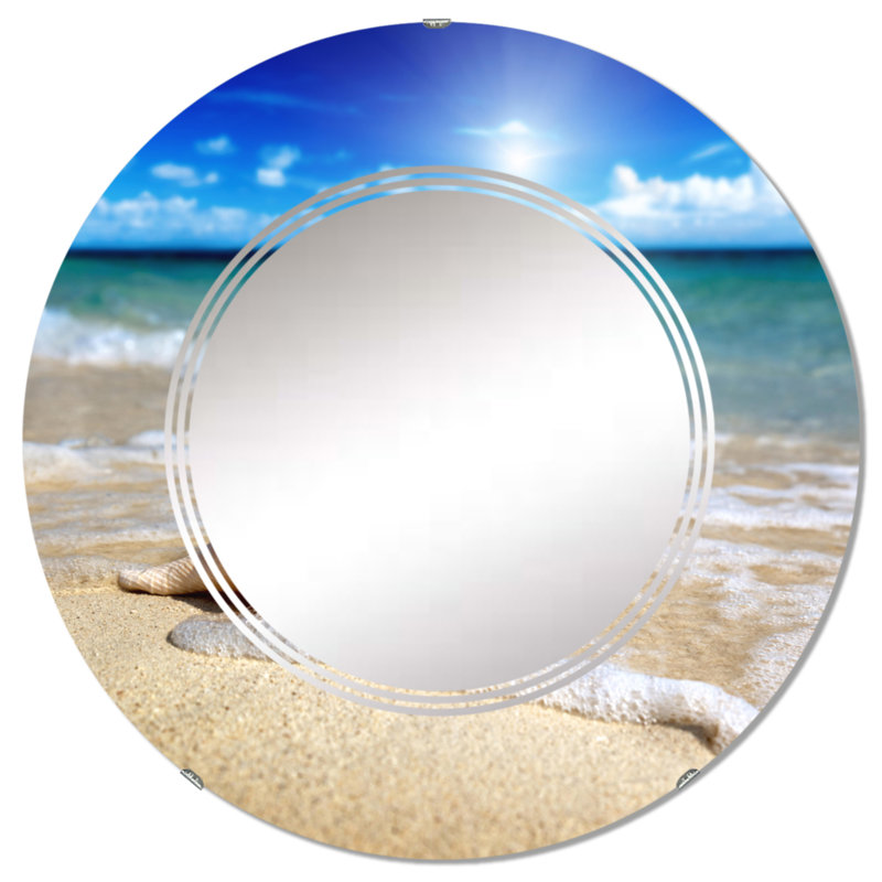Grand coquillage dans le sable II - Miroir mural nautique et côtier rond, 32 po x 32 po