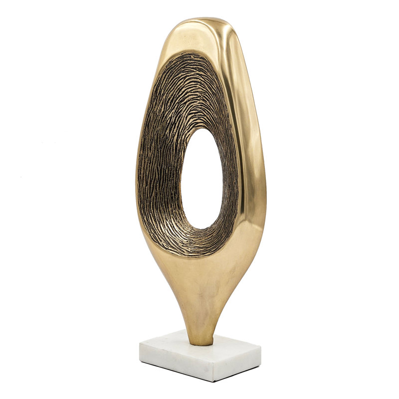 Sculpture abstraite dorée 8 x 4 x 19 po sur base de marbre blanc