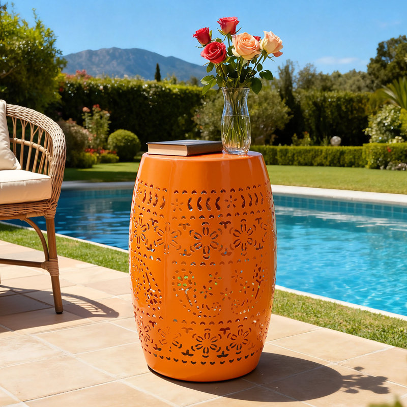 Table d'appoint en métal de 18 po de hauteur avec découpes en dentelle, table basse tambour / support à fleurs, résistant aux intempéries, floral orange brillant