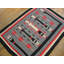 Tapis tribal gris à motif géométrique tissé à plat
