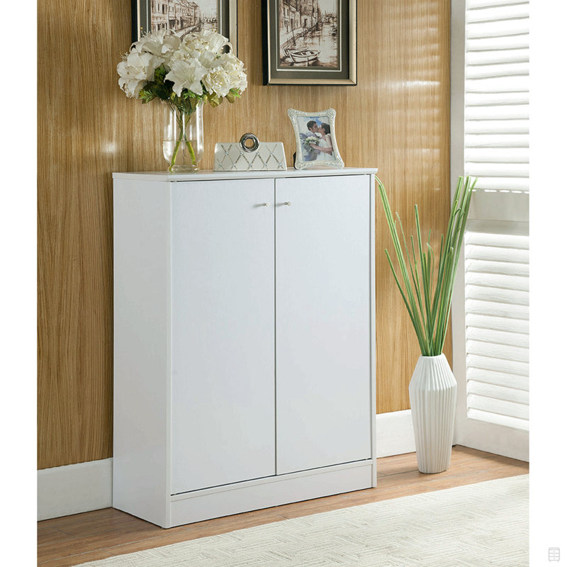 Armoire à chaussures / rangement avec deux portes et cinq tablettes