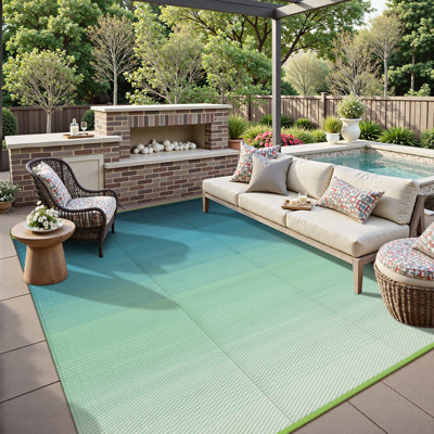 Tapis en polypropylène durable tant pour l'extérieur que pour les patios, les jardins et les abords de piscine