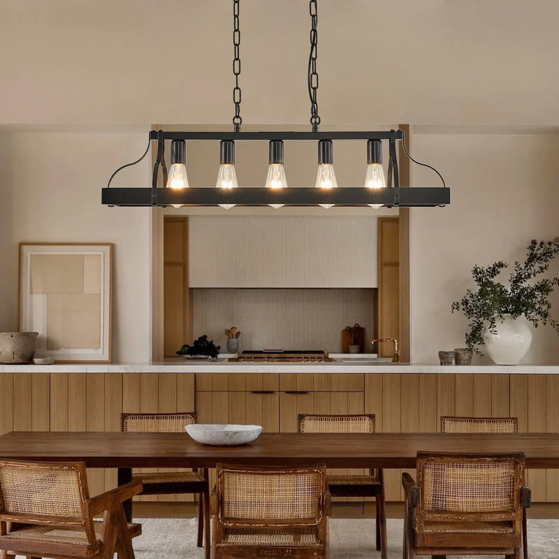 Luminaire suspendu industriel noir de 34 pouces avec 5 douilles E26, hauteur de chaîne réglable - Lustre linéaire de style campagne moderne