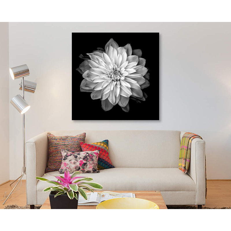 «Dahlia XVII, B&W» par Magda Indigo, impression sur toile, H 37 po x l 37 po x P 1,5 po, Toile tendue, Pas de tapis