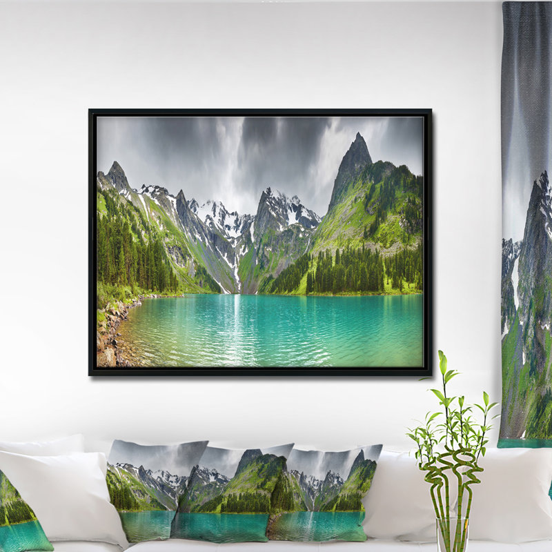 Mountain Lake Panorama - impression d'art graphique, H 30 po x l 40 po x P 1,5 po, Toile avec cadre flottant