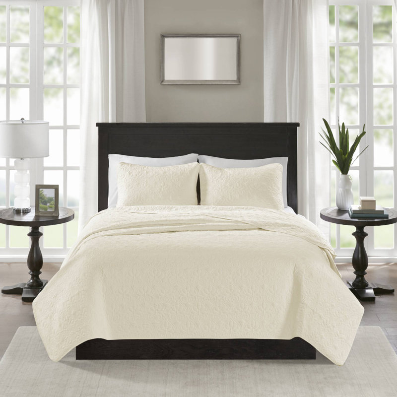 Cottage Charm Cream Full Microfiber Quilt Set with Reversible Design