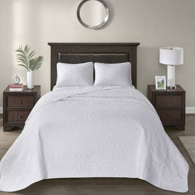 Full Size White Reversible Bedspread - Cozy Pre-washed Cotton Interior Fashionable Quilting 2 Shams Drape Beautifully On Mattresses Easy To Clean Bedding Bedspread, Comfortable Prewashed Alluring