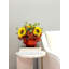 Linneus tournesol d'automne et hortensias disposés en verre de citrouille