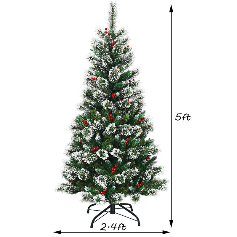 Arbre de Noël artificiel avec flocage enneigé de 5 pi avec aiguilles de pin et baies rouges The Holiday Aisle®