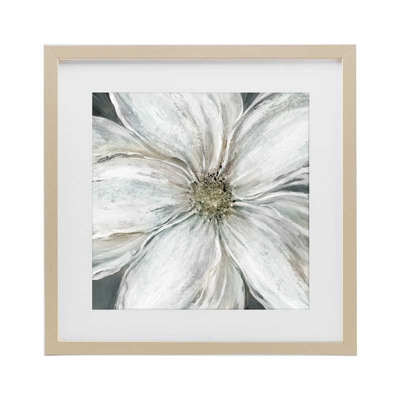 Gros plan sur une fleur blanche sereine, reproduction sous verre, design par Carol Robinson, H 13 po x l 13 po