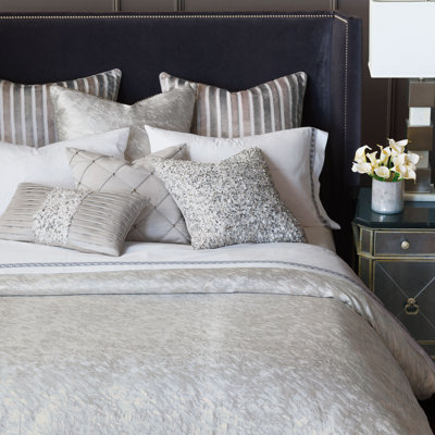 Vionnet Glam Polyester Abstract Comforter