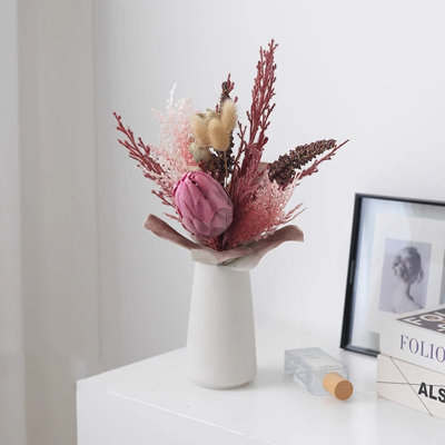 Ornements de fleurs simulées