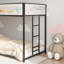 Lit superposé simple au-dessus d'un lit simple en métal avec garde-corps et échelle stable pour enfants et adultes