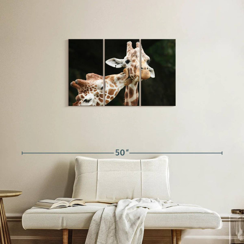 Brampt embrassant des girafes, H 20 po x l 33 po