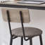 Ensemble de table de bar avec deux tabourets de bar ergonomiques avec sièges et dossiers souples en polyuréthane pour un repas et un divertissement confortables-367788351-367788346