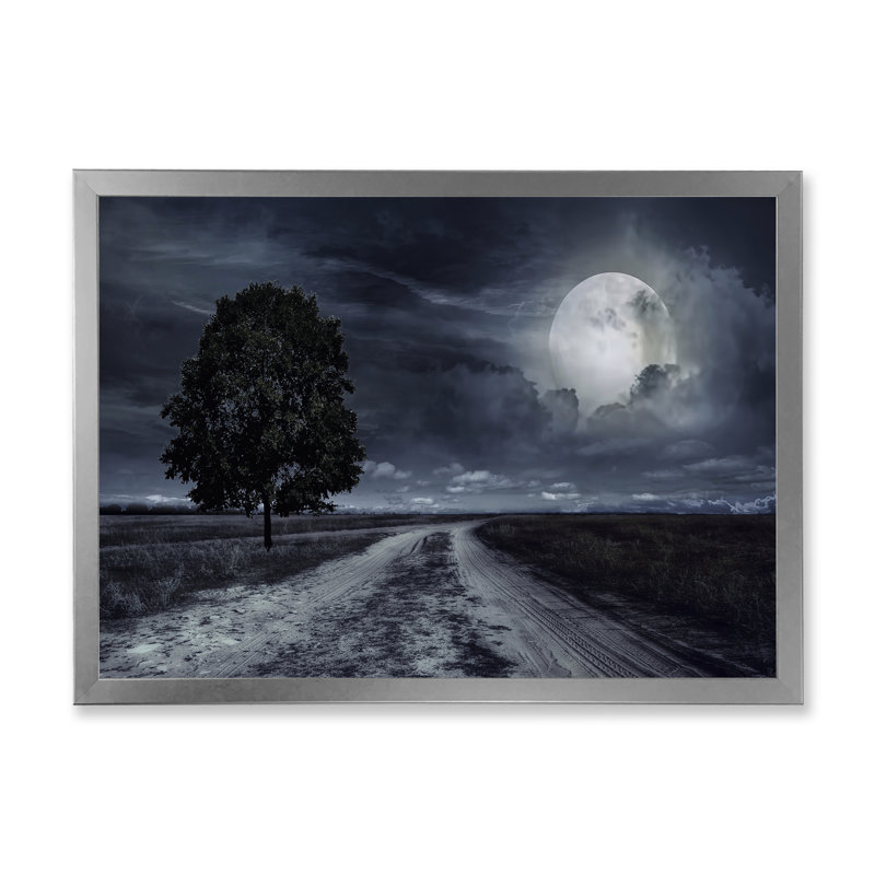 Route pavée sous une pleine lune - photographie sur toile, Cadre photo argenté, H 30 po x l 40 po x 1,5 po