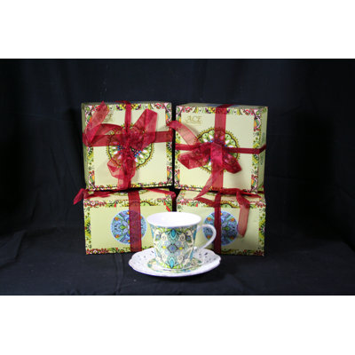 Ensemble de tasses et soucoupes